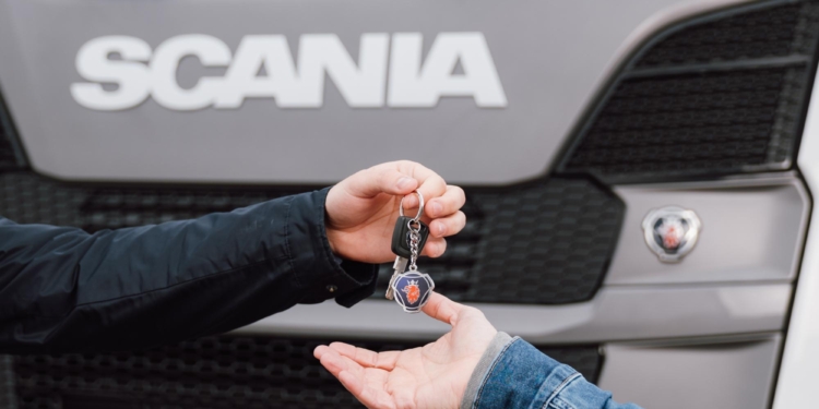 Scania afianza su papel como socio financiero estratégico del transporte