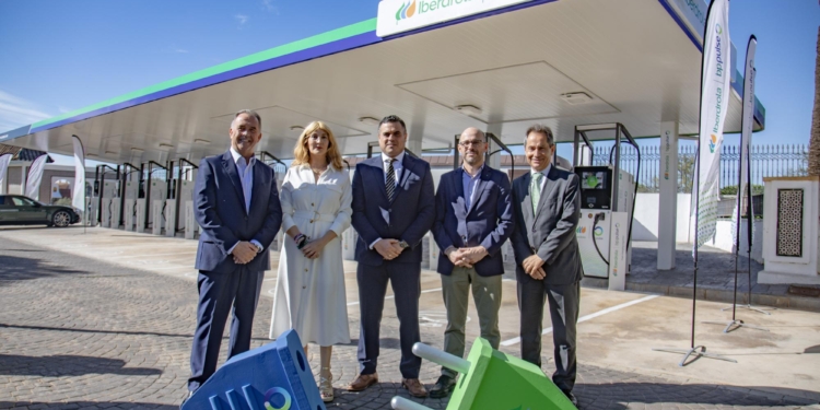Iberdrola y bp pulse inauguran hub de recarga ultrarrápida en Sevilla