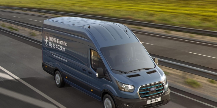 Ford Pro presenta la E-Transit de autonomía extendida a 402 kilómetros