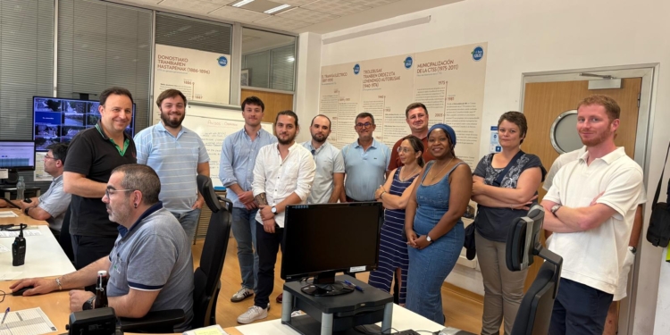 Dbus recibe la visita de un grupo de estudiantes de movilidad