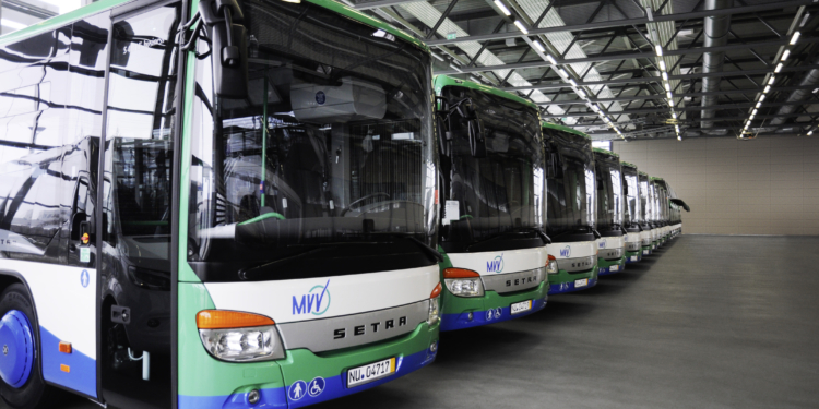 Nueve autocares de doble piso Setra, para la compañía Geldhauser