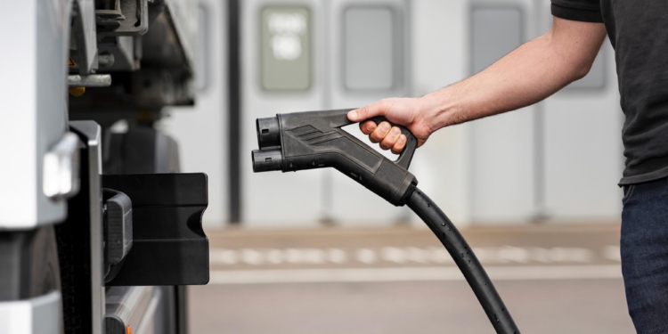 Mercedes-Benz ofrecerá estaciones de carga rápida a sus clientes