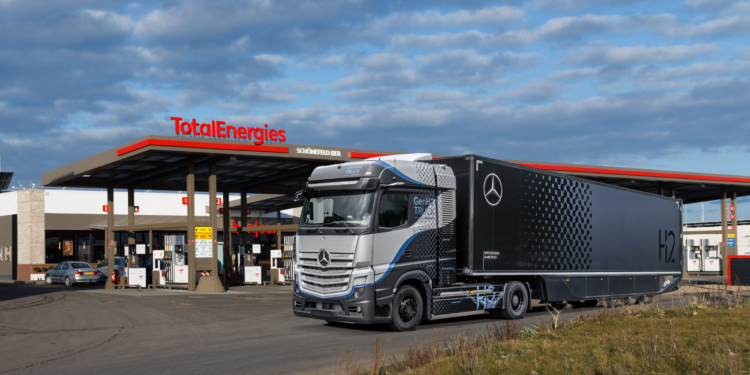 Daimler Truck AG y TotalEnergies unen fuerzas