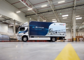 Swissport incorpora un camión eléctrico a sus operaciones