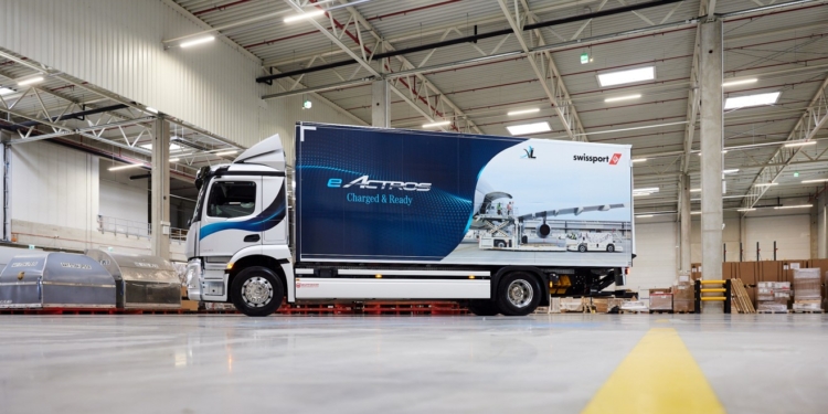 Swissport incorpora un camión eléctrico a sus operaciones