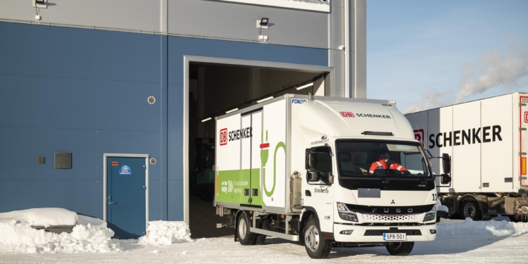 DB Schenker incorpora camiones eléctricos Fuso eCanter en Finlandia