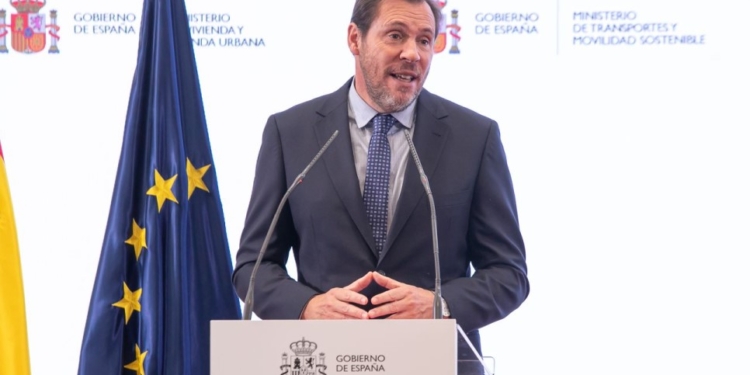 El nuevo ministro ha recibido una cartera repleta