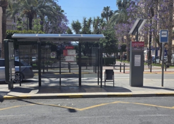 Vectalia mejora el servicio de Elx Rodalia con paneles digitales