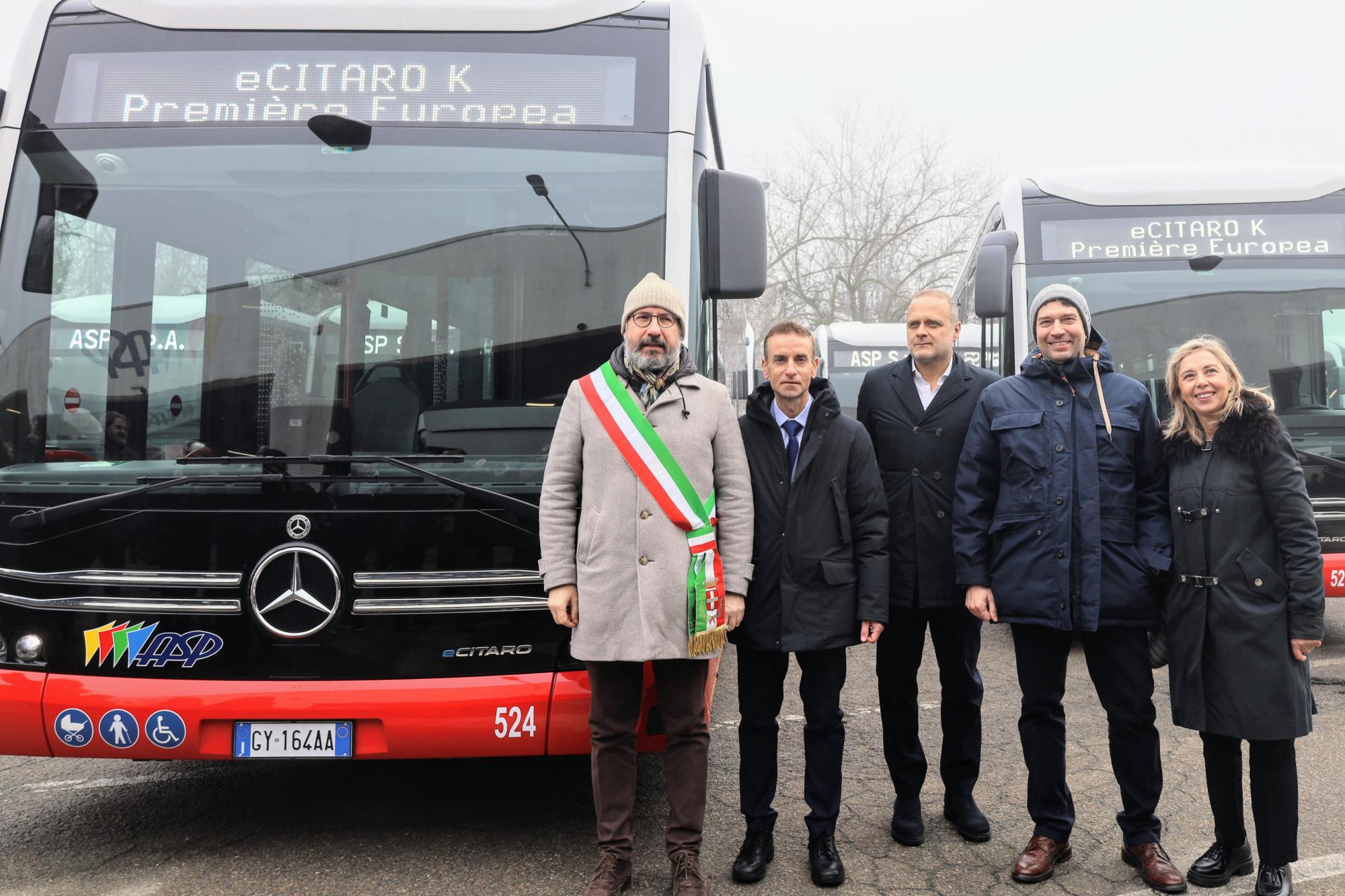 Asti recibe las cuatro primeras unidades del Mercedes Benz eCitaro K