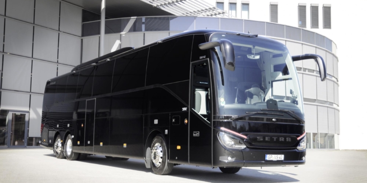 Vip-shuttle celebra su 25º aniversario con un lujoso autobús Setra