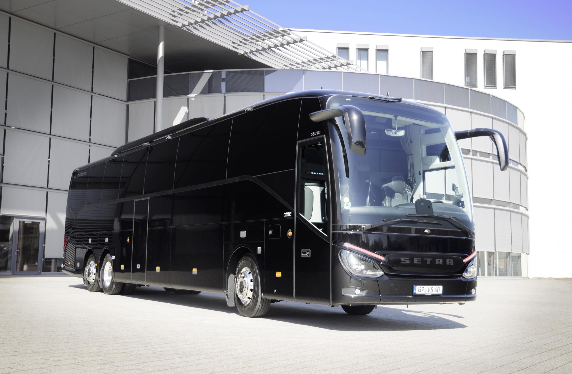 Vip-shuttle celebra su 25º aniversario con un lujoso autobús Setra