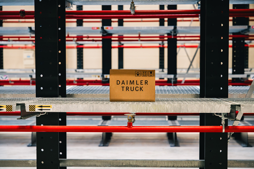 Daimler Truck inaugura su centro global de recambios en Halberstadt