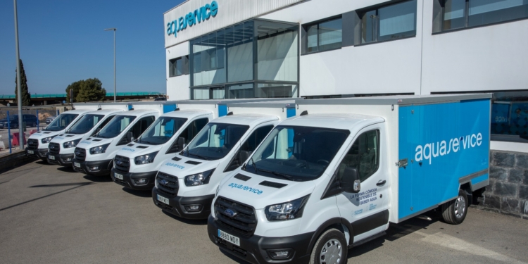 Ford entrega 90 unidades híbridas de su Transit a Aquaservice