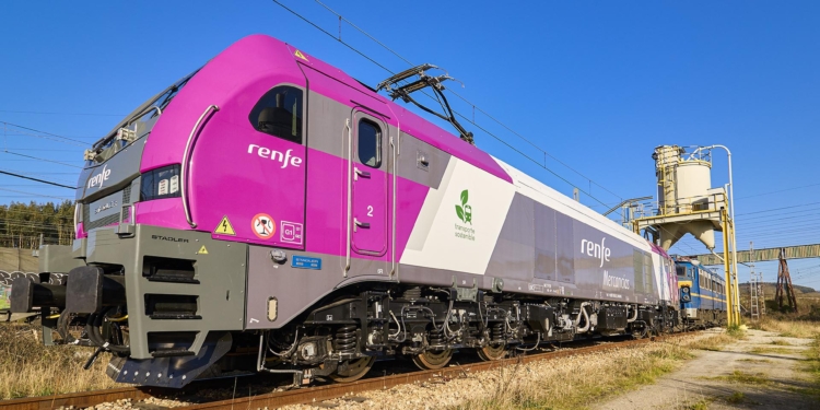 Primer viaje comercial de las nuevas locomotoras ‘Cero CO2’ de Renfe Mercancías