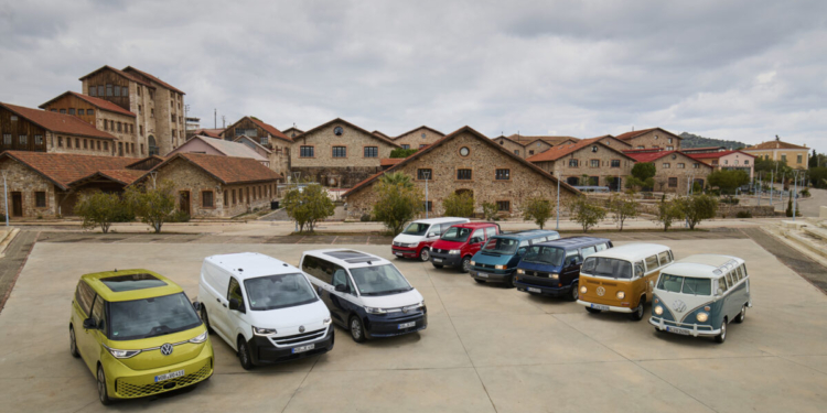 Volkswagen conmemora 75 años de su icónica furgoneta