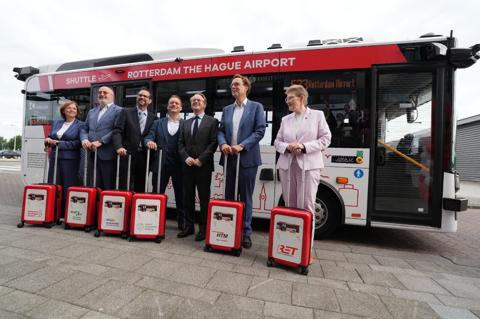 Rotterdam pone en marcha el primer servicio autónomo de bus de aeropuerto