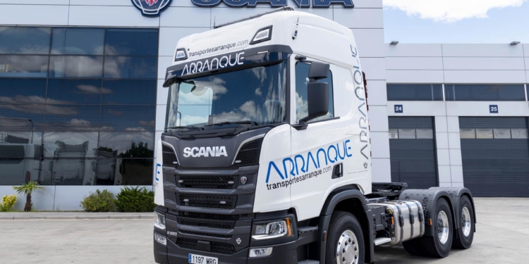 Arranque incorpora a su flota tres Scania V8 para transporte especial