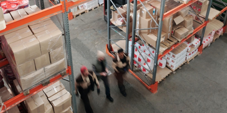 El empleo logístico crece en noviembre solo una cuarta parte que en 2021