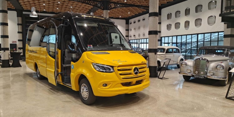 Gran éxito de Ferqui en la presentación del minibús Sunset S4 en Bilbao