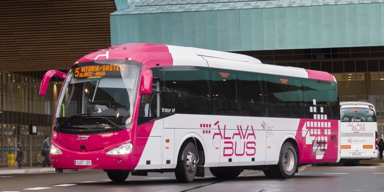Los viajeros de bus de Álava crecen un 32% en el primer semestre del año