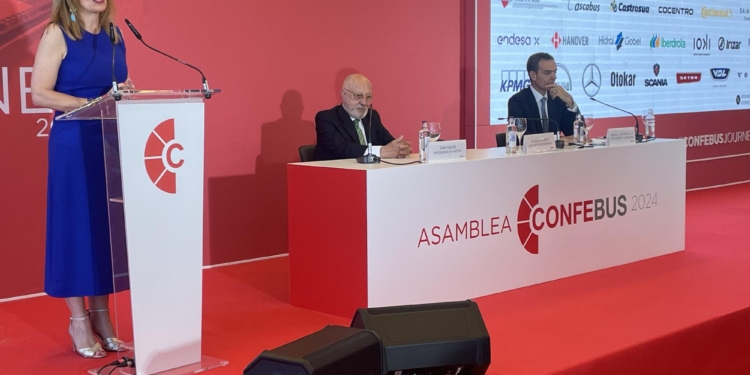 Confebus apuesta por la colaboración público-privada para afrontar el futuro