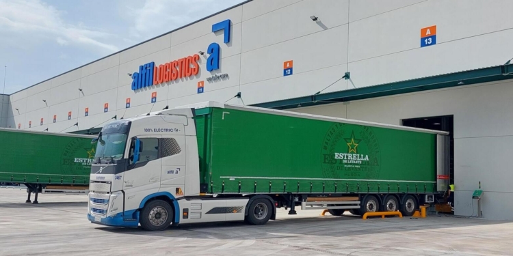 Alfil Logistics pone en marcha sus dos primeros camiones eléctricos