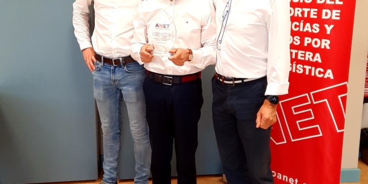 Anet reconoce la trayectoria a Alfonso Barrenechea tras 43 años