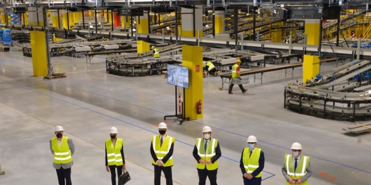 El centro robotizado de Amazon Murcia creará más de 1.200 empleos fijos
