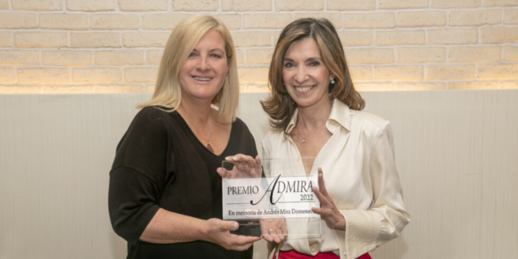 Ana González,una referente en el Sector se alza con el Premio Admira 2022