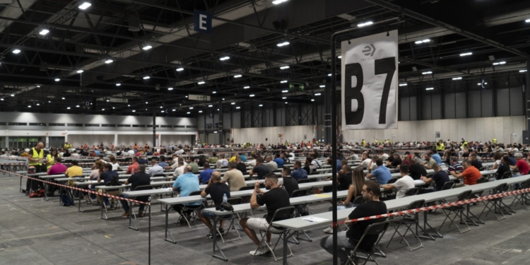 EMT Madrid examina a más de 1.500 aspirantes a conductores