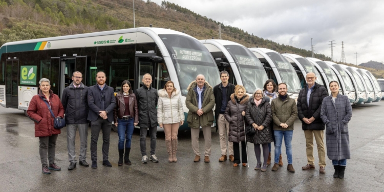 Pamplona presenta nueve autobuses eléctricos contra el cambio climático