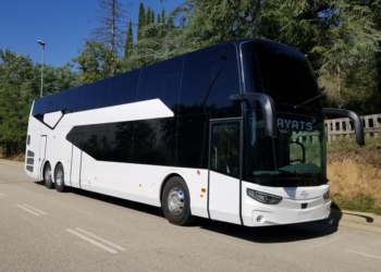 Ayats refuerza su posición entre los doble piso