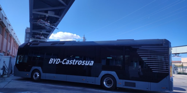 Avanza prueba un nuevo modelo de bus eléctrico en las calles de Zaragoza