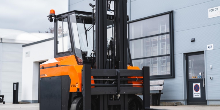 La nueva carretilla FluX 45 optimiza el transporte de palés y cargas largas