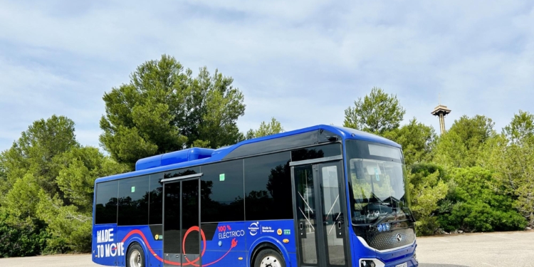 King Long entrega a PortAventura su primer autobús eléctrico