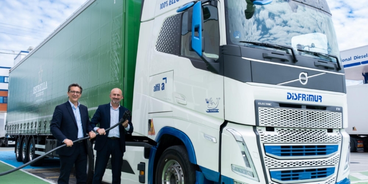 Disfrimur incorpora ocho nuevos camiones Volvo FH Electric a su flota