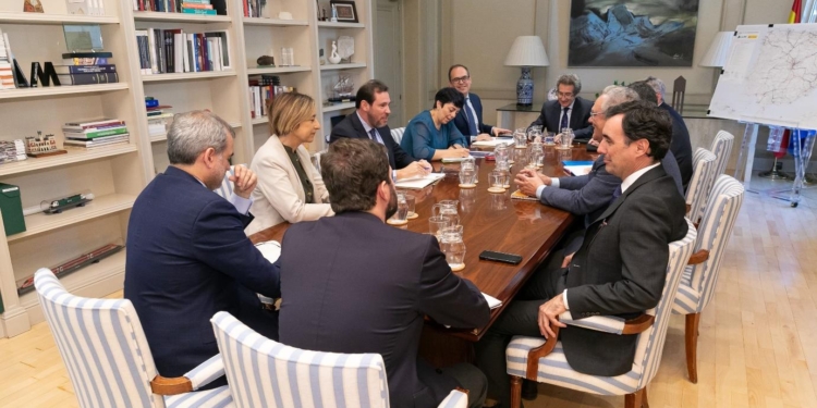 Reunión entre CETM y ministro de Transportes para mejorar situación del Sector