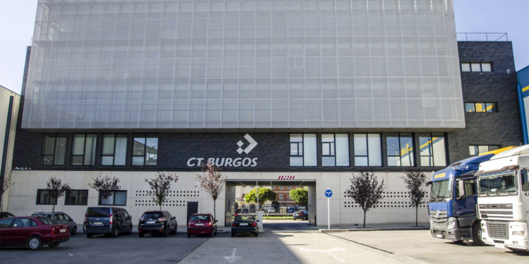 CT Burgos reduce su huella con paneles fotovoltaicos