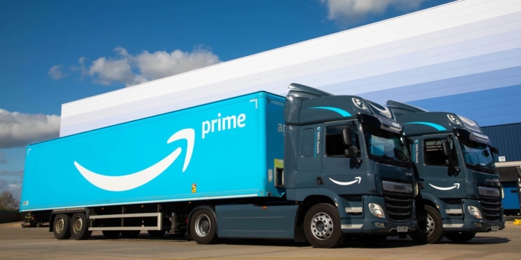 Amazon incorpora camiones totalmente eléctricos a su flota del Reino Unido