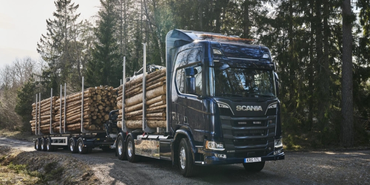 Los motores V8 de Scania pueden ganar peso gracias a los duotráilers