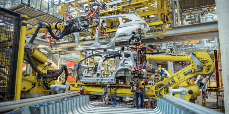 La escasez de microchips agrava la crisis de la producción de vehículos en España