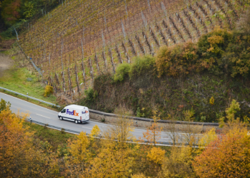 FedEx se compromete a operaciones cero en carbono para 2040