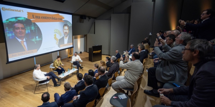 Jon Ander García entrega oficialmente el relevo en Continental a Pedro Teixeira