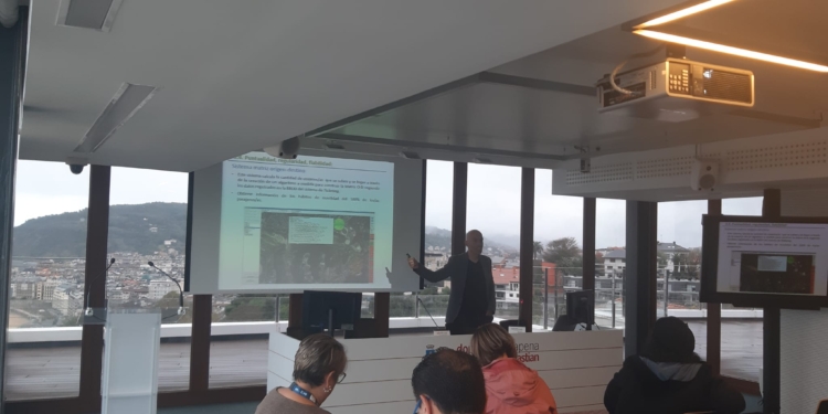 Dbus participa en una jornada acerca de la movilidad sostenible