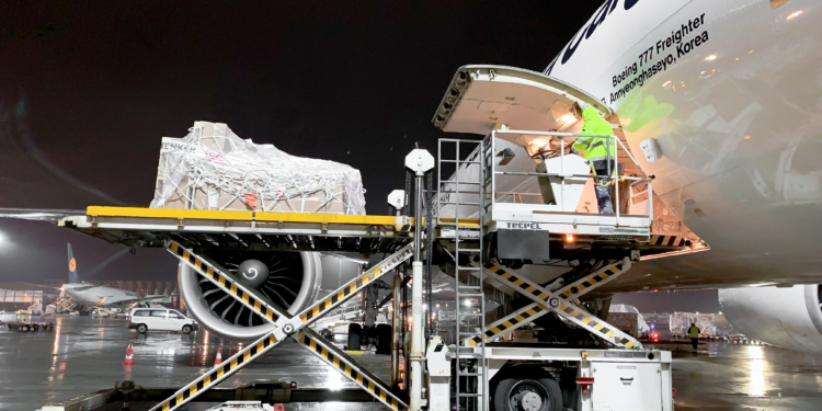 DB Schenker lanza una oferta global de transporte aéreo neutro en CO2