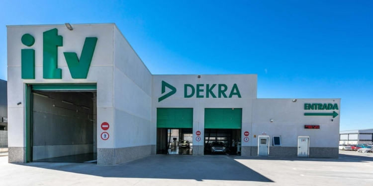 Dekra celebra la apertura de su primera ITV en España
