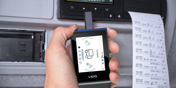 La solución de VDO simplifica la transferencia de datos del tacógrafo