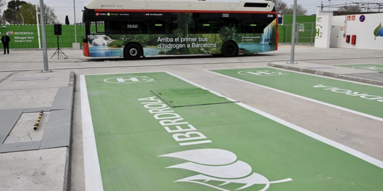 TMB pionera en poner un bus de hidrógeno dentro de una red de transporte