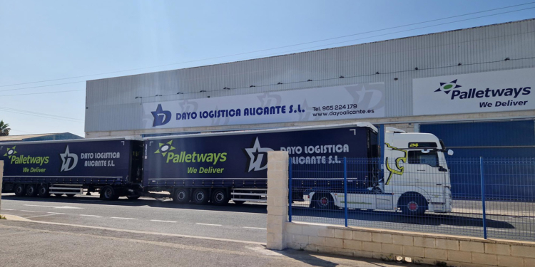 Dayo Logística incorpora su primer duotráiler por su 25º aniversario