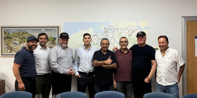 Dbus recibe la visita de la delegación del Ministerio de Transporte de Israel